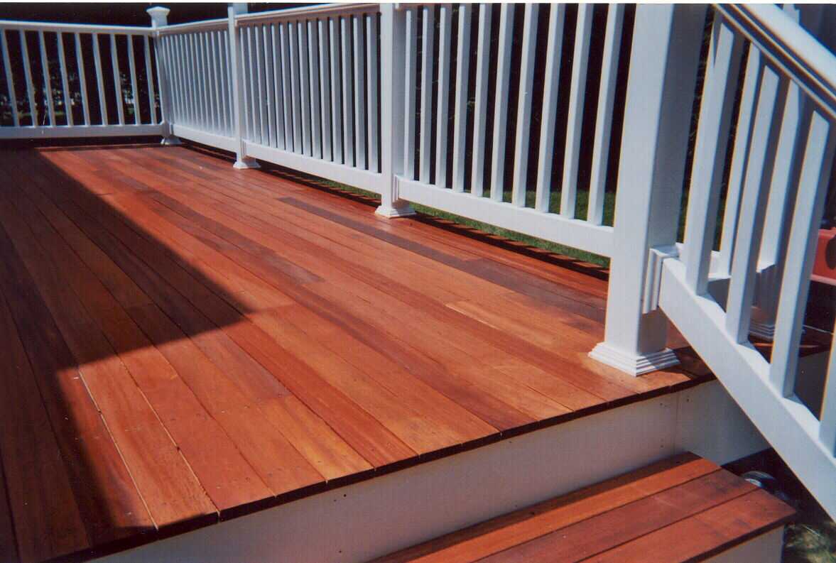 Mahogany with vinyl rails, benchwork, and planters