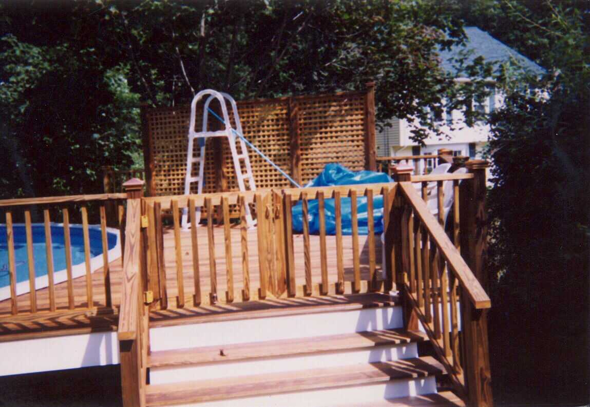 Privacy with benches, gate, stairs and the bench