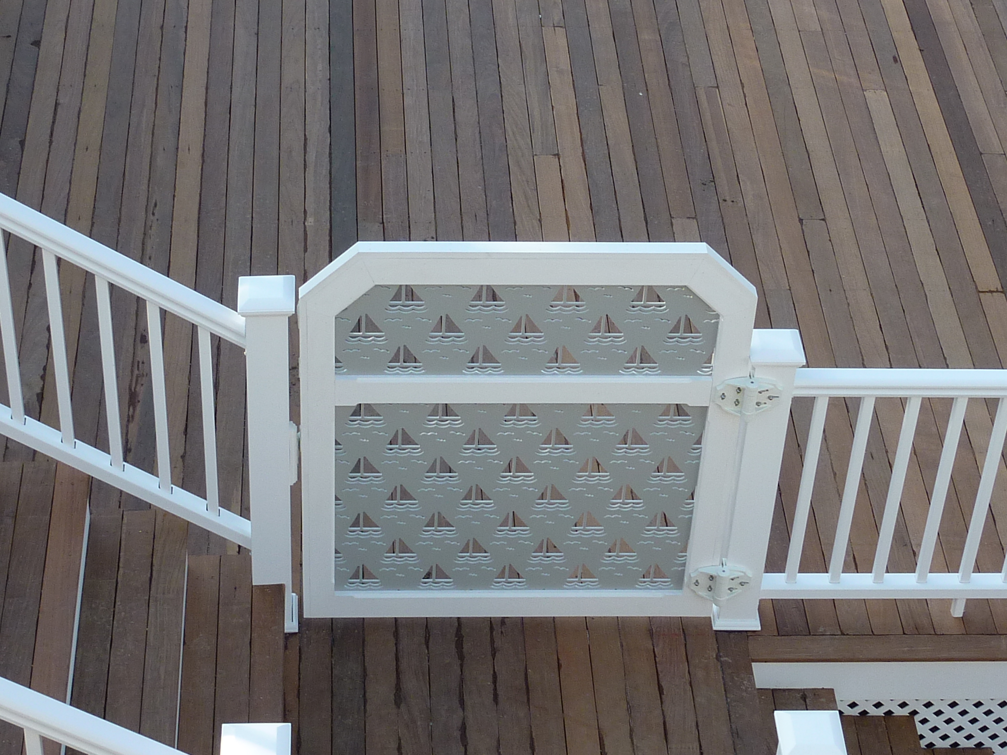 Gates_and_Stairs_on_Multi-Level_Pool_Deck
